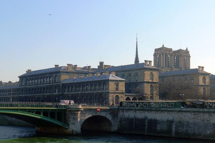 右岸拍摄巴黎主宫医院