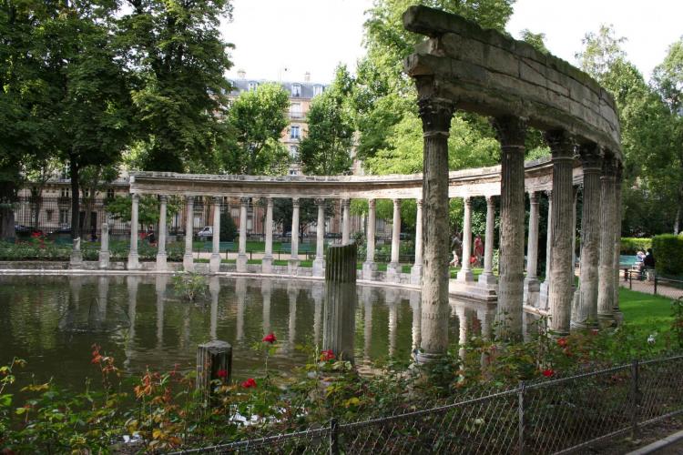 Le plan d'eau du Parc Monceau.
